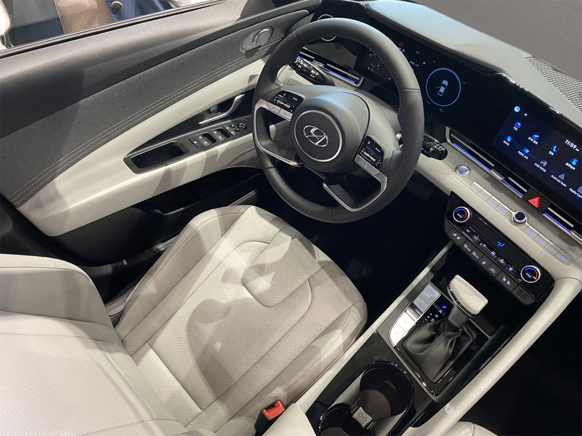 Nội thất xe Hyundai Avante 2021