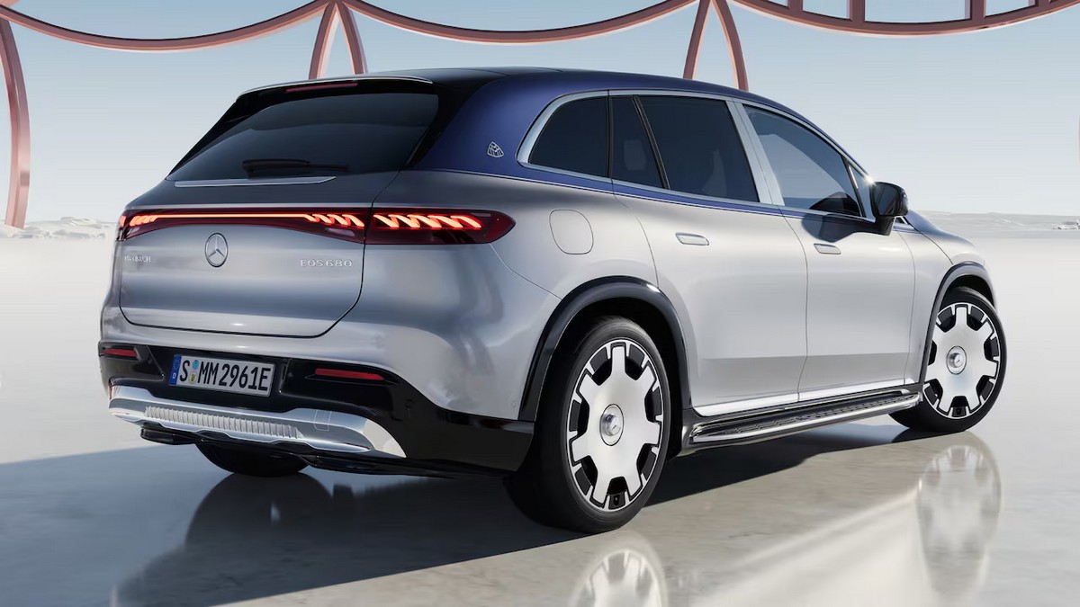 Thiết kế đuôi xe Mercedes EQS SUV 
